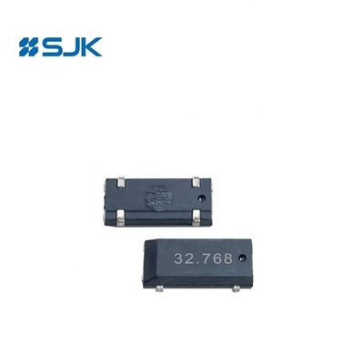 32.768KHz SJK 308C คริสตัลเรซอนาเตอร์ 3.8 * 8.0 * 2.5 มิลลิเมตร 20ppm กับ 1.3pF Shunt Capacitance